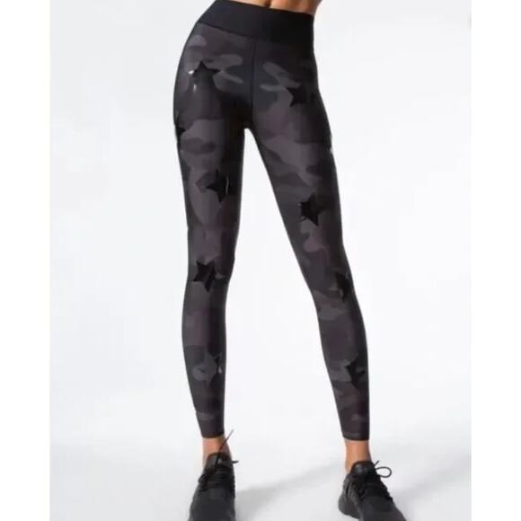 Ultracor Medium M Gray Black Camo Stars Knockout Leggings Patent Print Workout - Picture 10 of 10